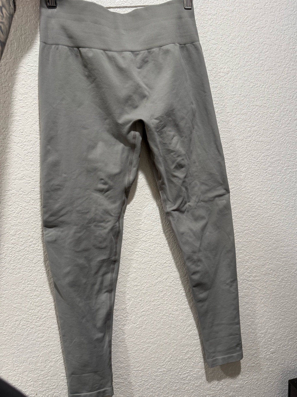 AUROLA Seamless Scrunch Butt Leggings Gray Size L